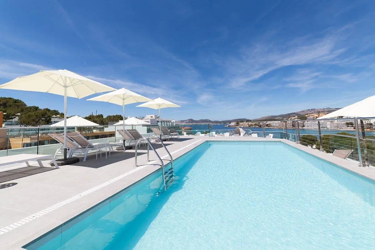 Basen w hotelu Reverence Life Hotel