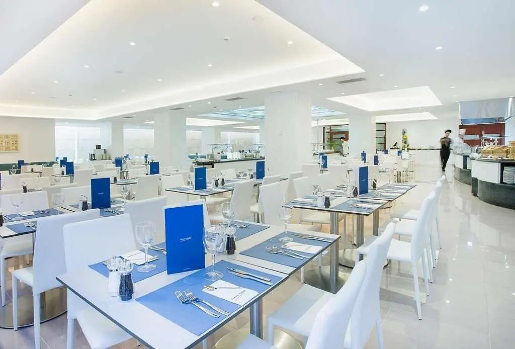 Restauracja i jedzenie w hotelu Reverence Life Hotel