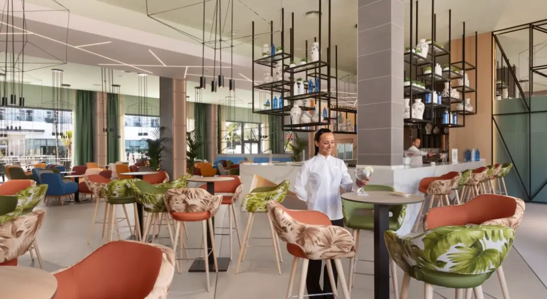 Restauracja i jedzenie w hotelu Riu Playa Park