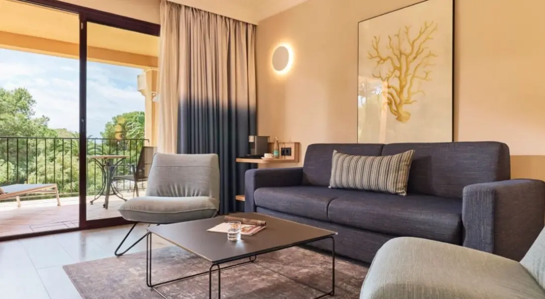 Pokój w hotelu Robinson Cala Serena