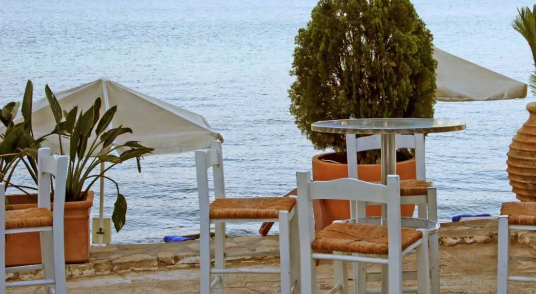 Plaża przy hotelu Samos Bay