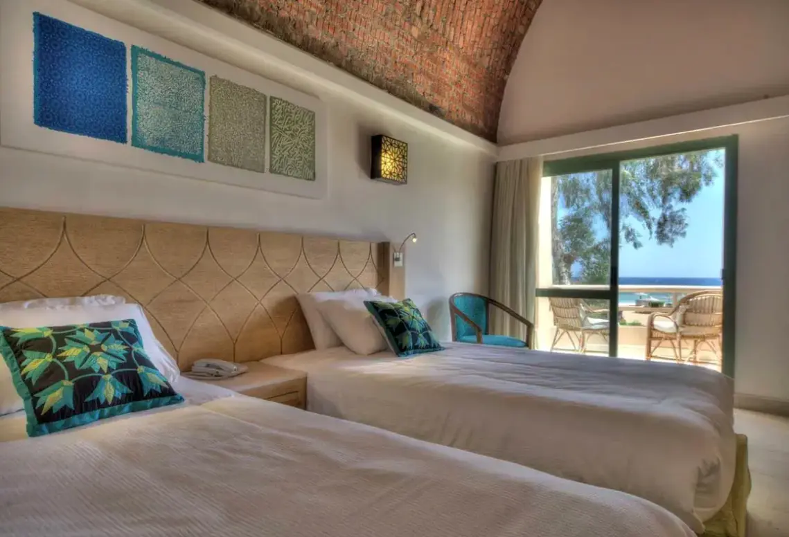 Pokój w hotelu Shams Alam Beach Resort
