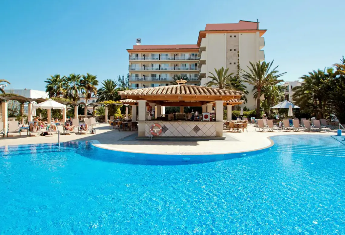 Basen w hotelu Smy Vistamar Portocolom
