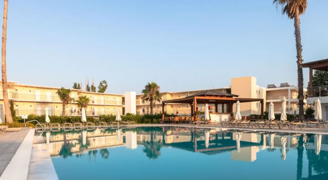 Basen w hotelu SplashWorld Sun Palace