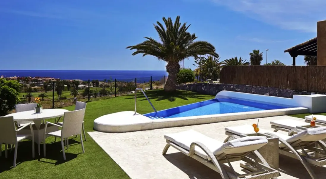 Basen w hotelu Suite Villa Maria