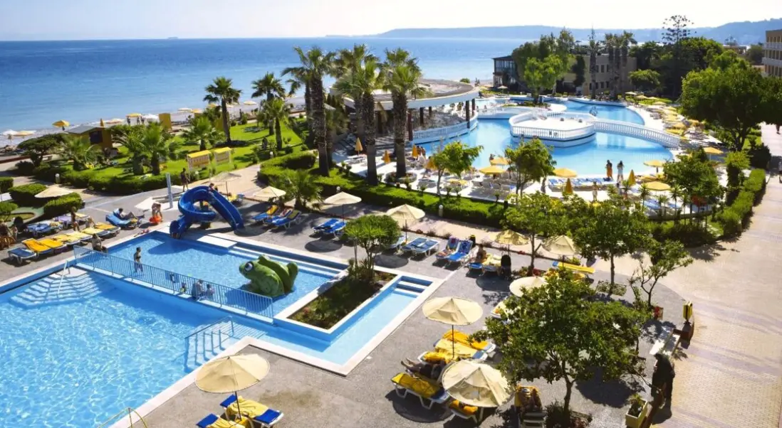 Basen w hotelu Sunshine Rhodes