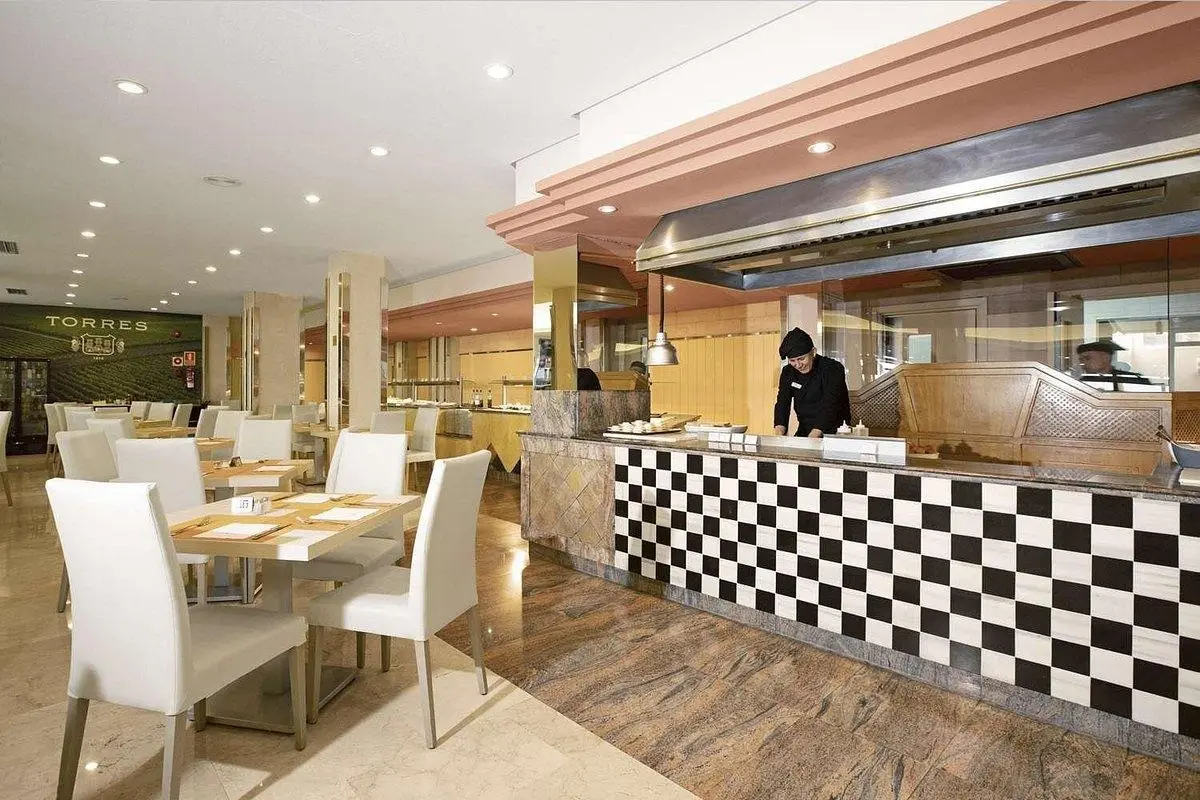 Restauracja i jedzenie w hotelu Thb El Cid
