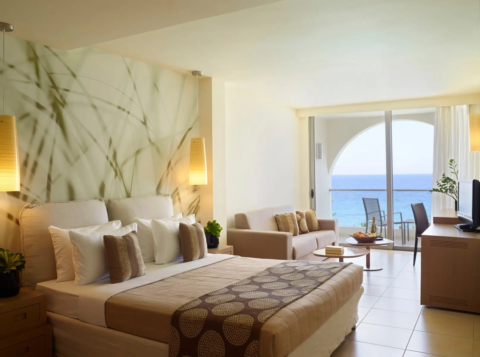 Pokój w hotelu The Ixian Grand & All Suites