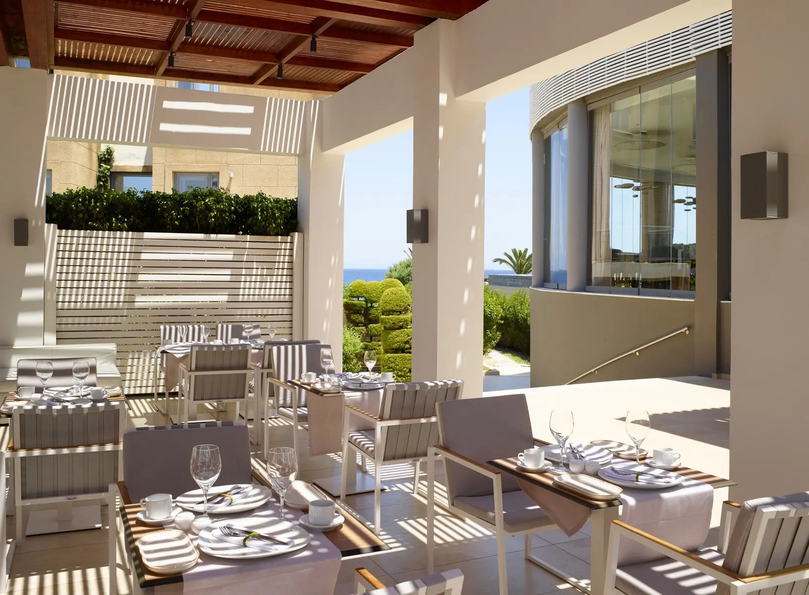 Pokój w hotelu The Ixian Grand & All Suites