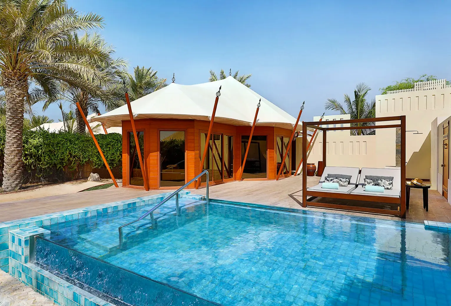 Basen w hotelu The Ritz-Carlton, Ras Al Khaimah, Al Hamra Beach