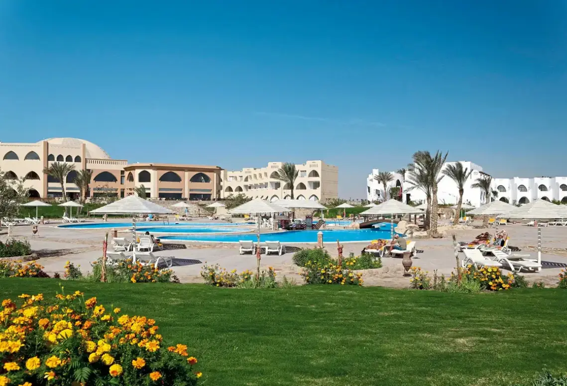 Basen w hotelu The Three Corners Equinox Beach Resort