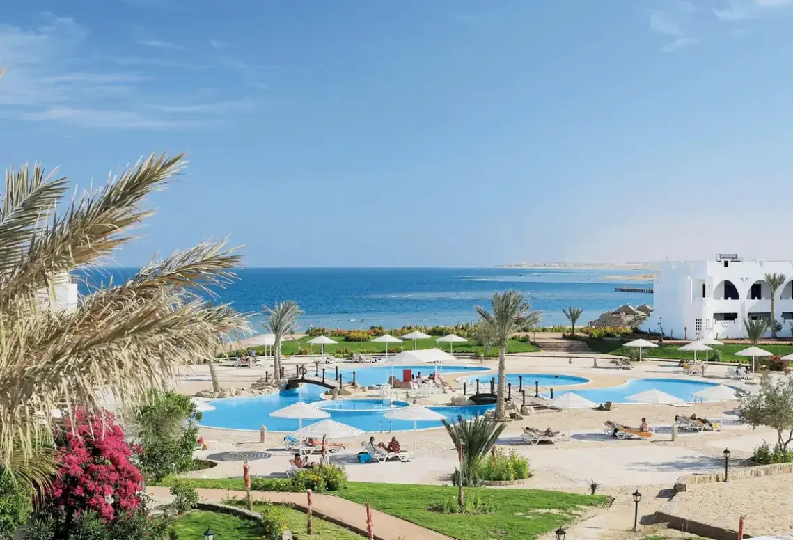 Basen w hotelu The Three Corners Equinox Beach Resort