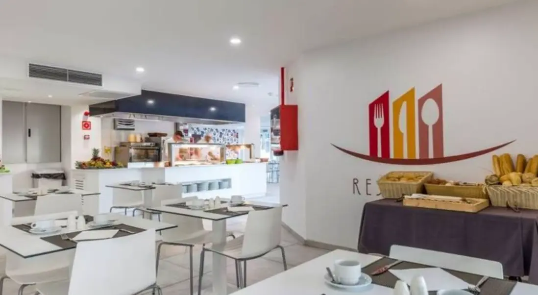 Restauracja i jedzenie w hotelu Triton Beach