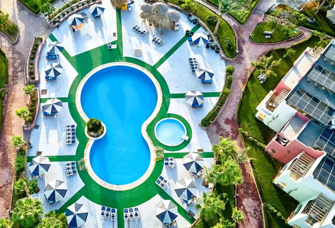 Basen w hotelu Tropitel Dahab Oasis