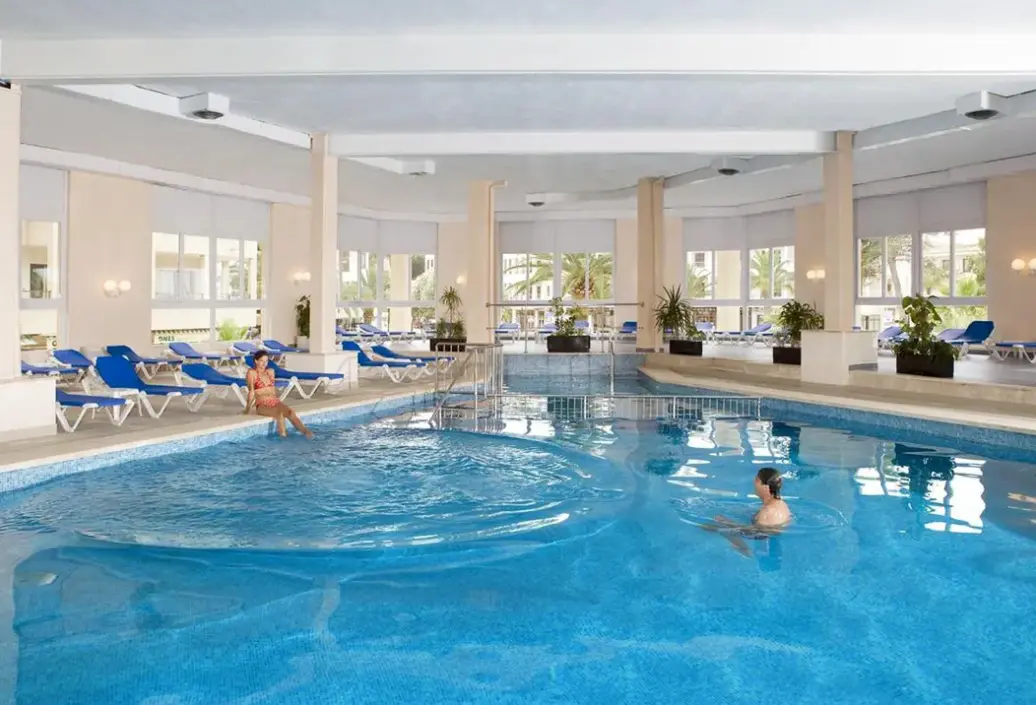 Basen w hotelu Universal Perla