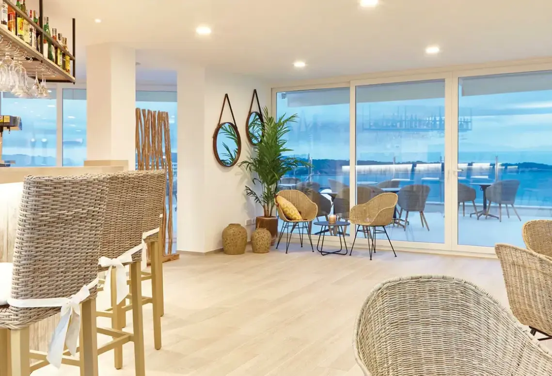 Restauracja i jedzenie w hotelu Universal Perla
