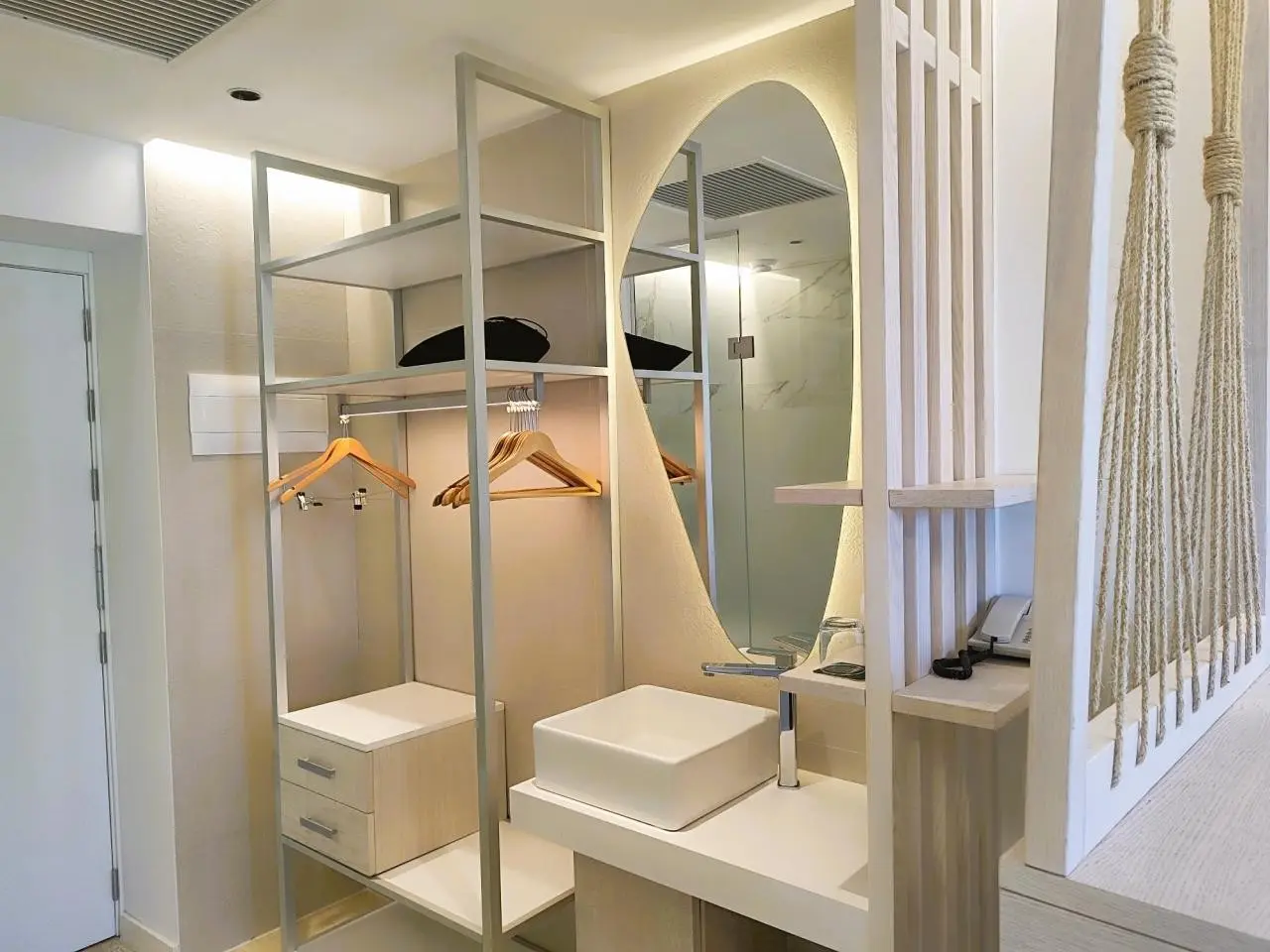 Łazienka w pokoju hotelu Valentin Somni Suite Hotel