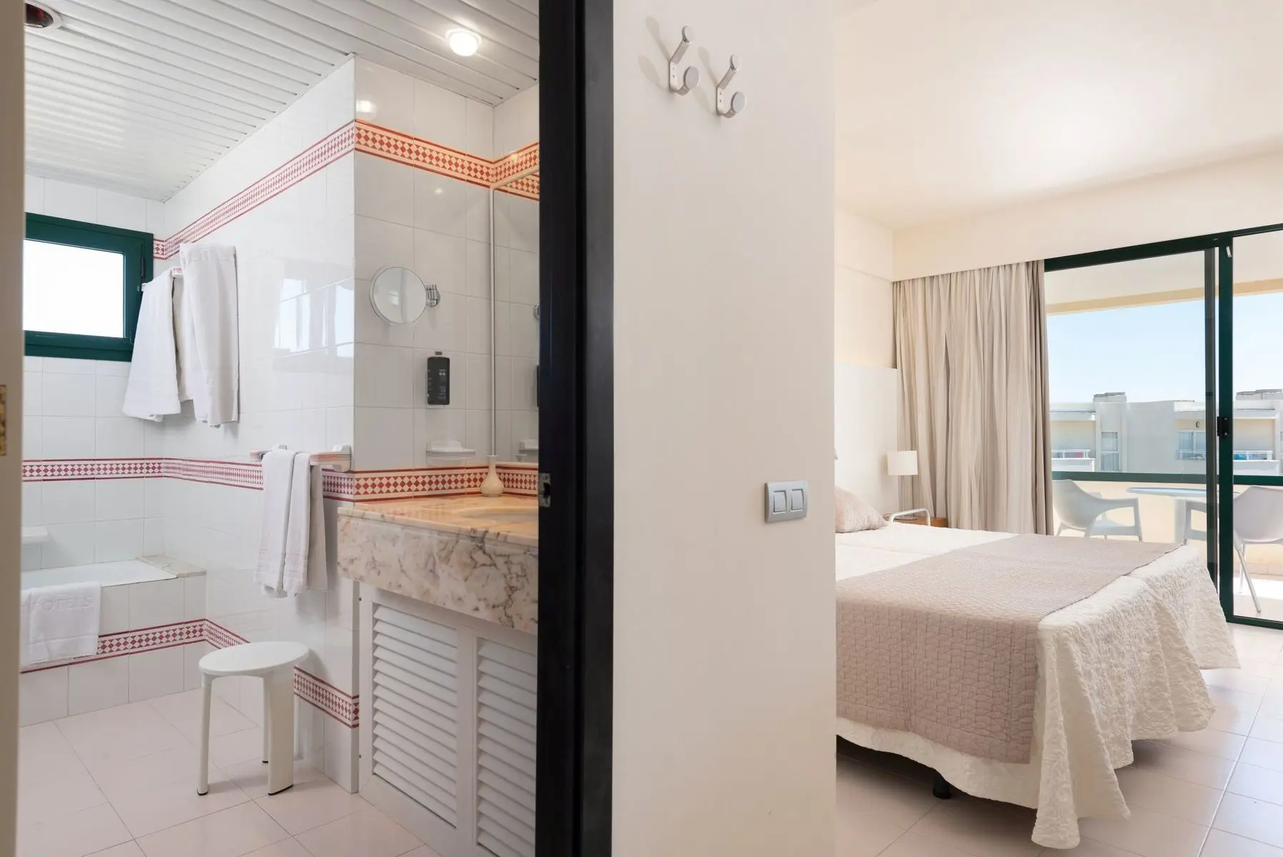 Łazienka w pokoju hotelu Welikehotel Marfil Playa