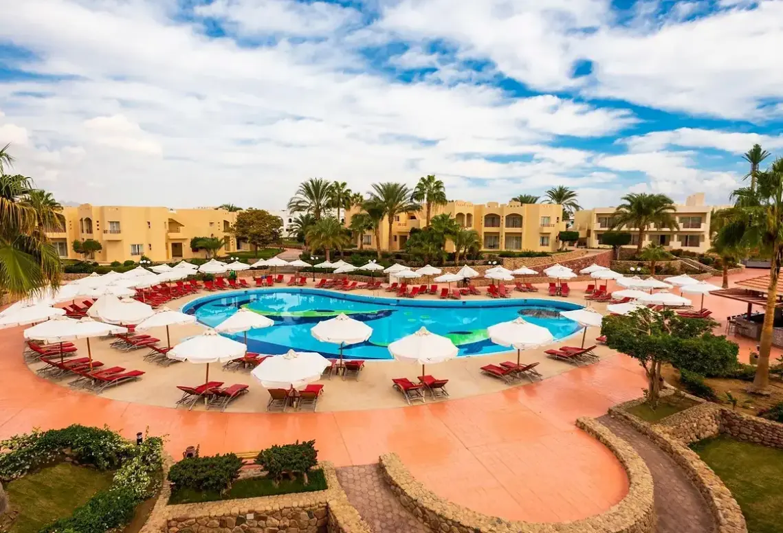 Basen w hotelu Xperience Kiroseiz Parkland