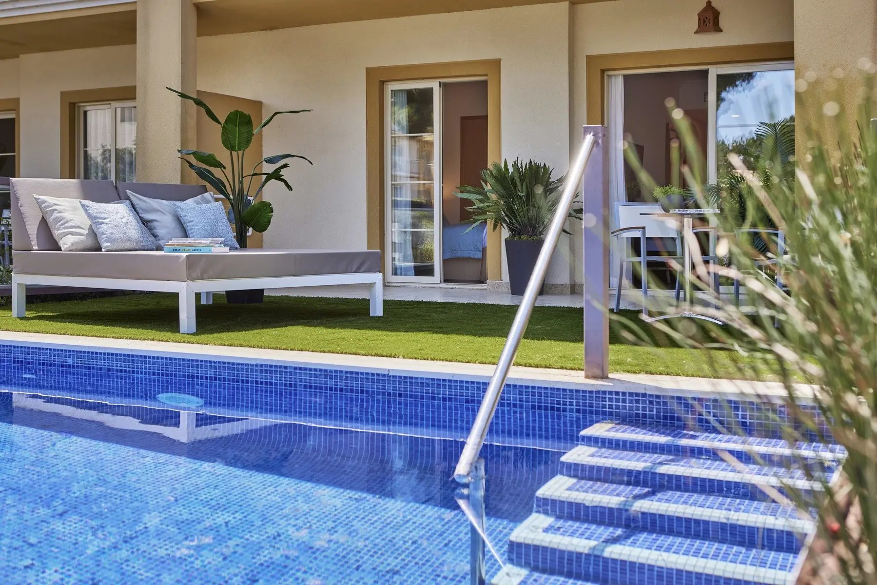 Basen w hotelu Zafiro Mallorca