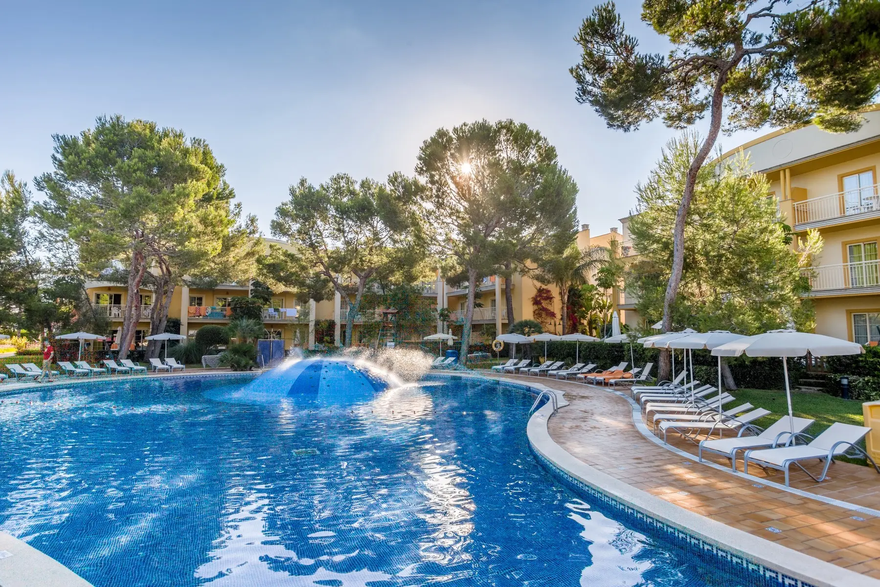 Basen w hotelu Zafiro Mallorca