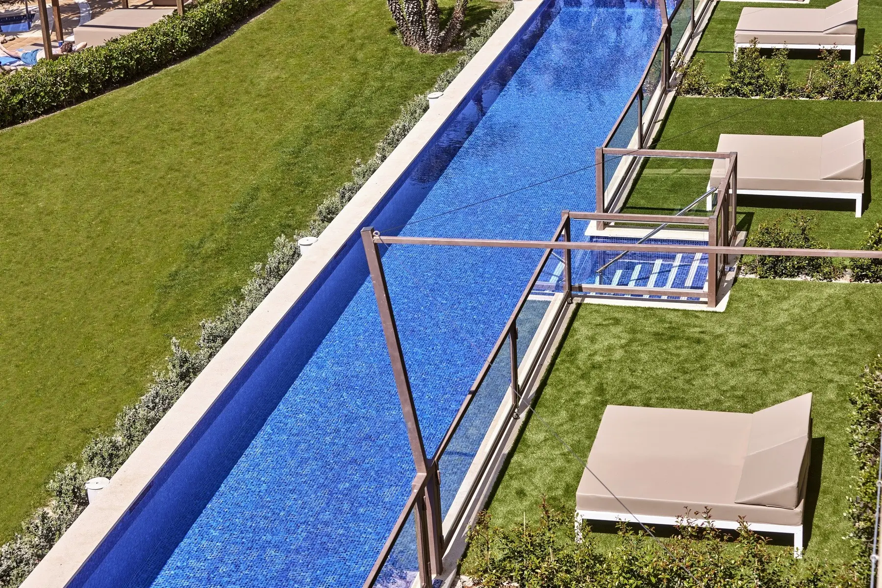 Basen w hotelu Zafiro Mallorca