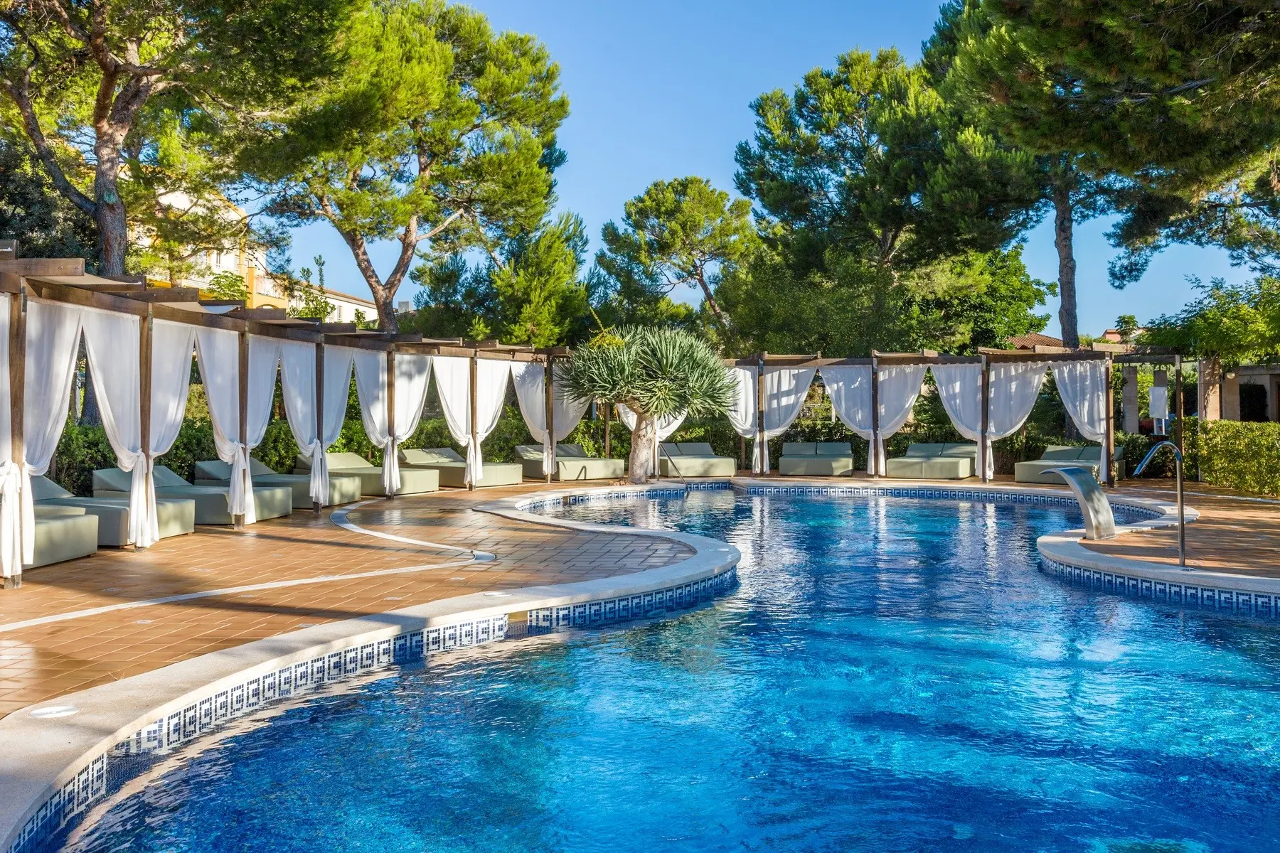 Basen w hotelu Zafiro Mallorca