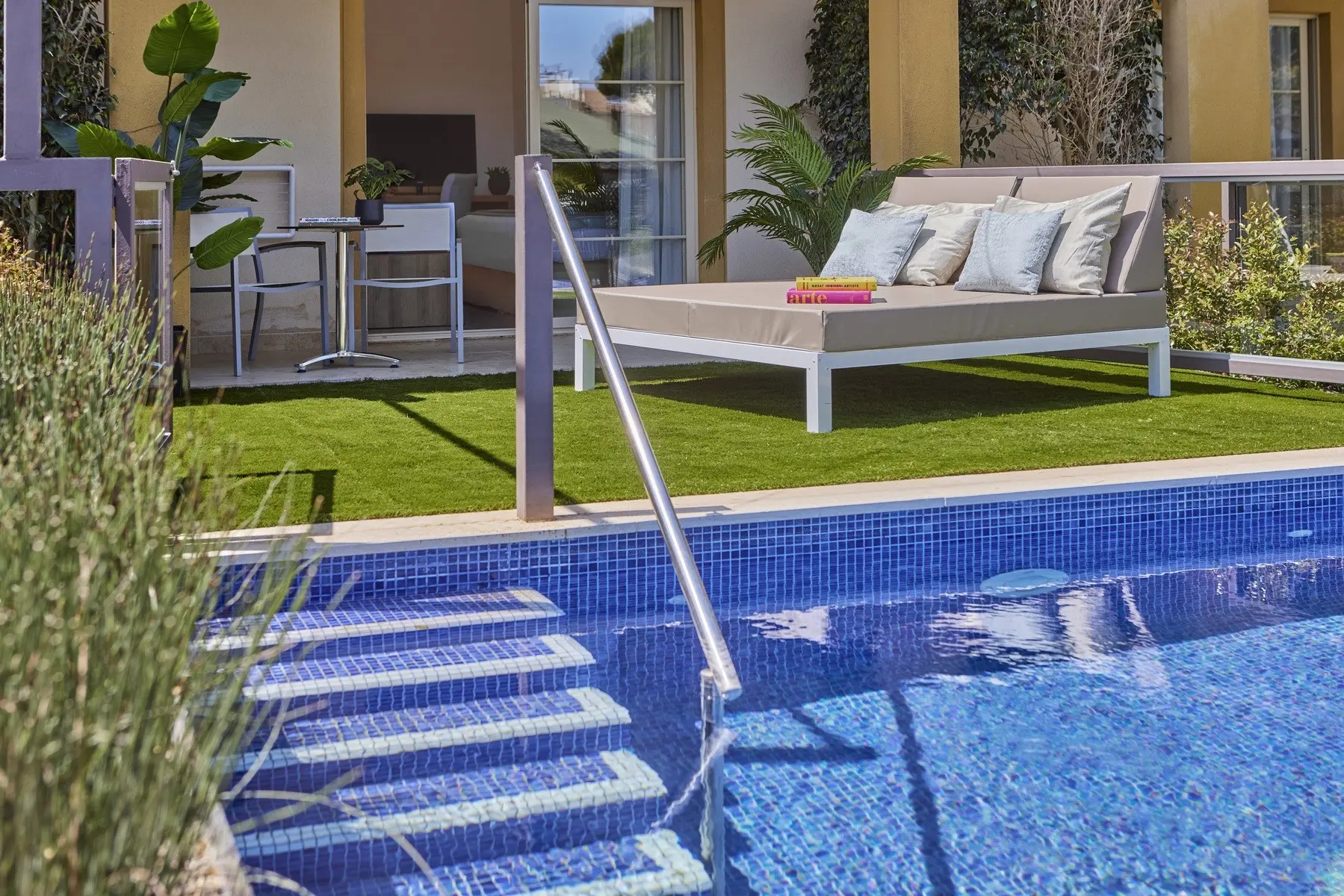 Basen w hotelu Zafiro Mallorca