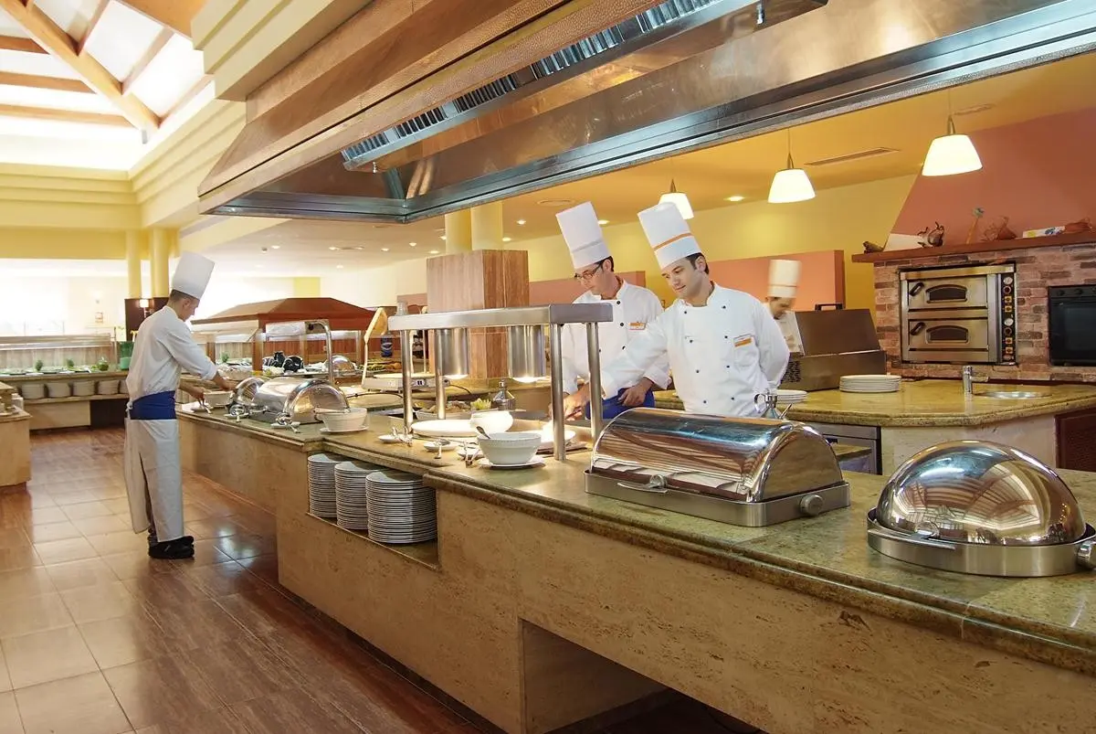 Restauracja i jedzenie w hotelu Zafiro Mallorca