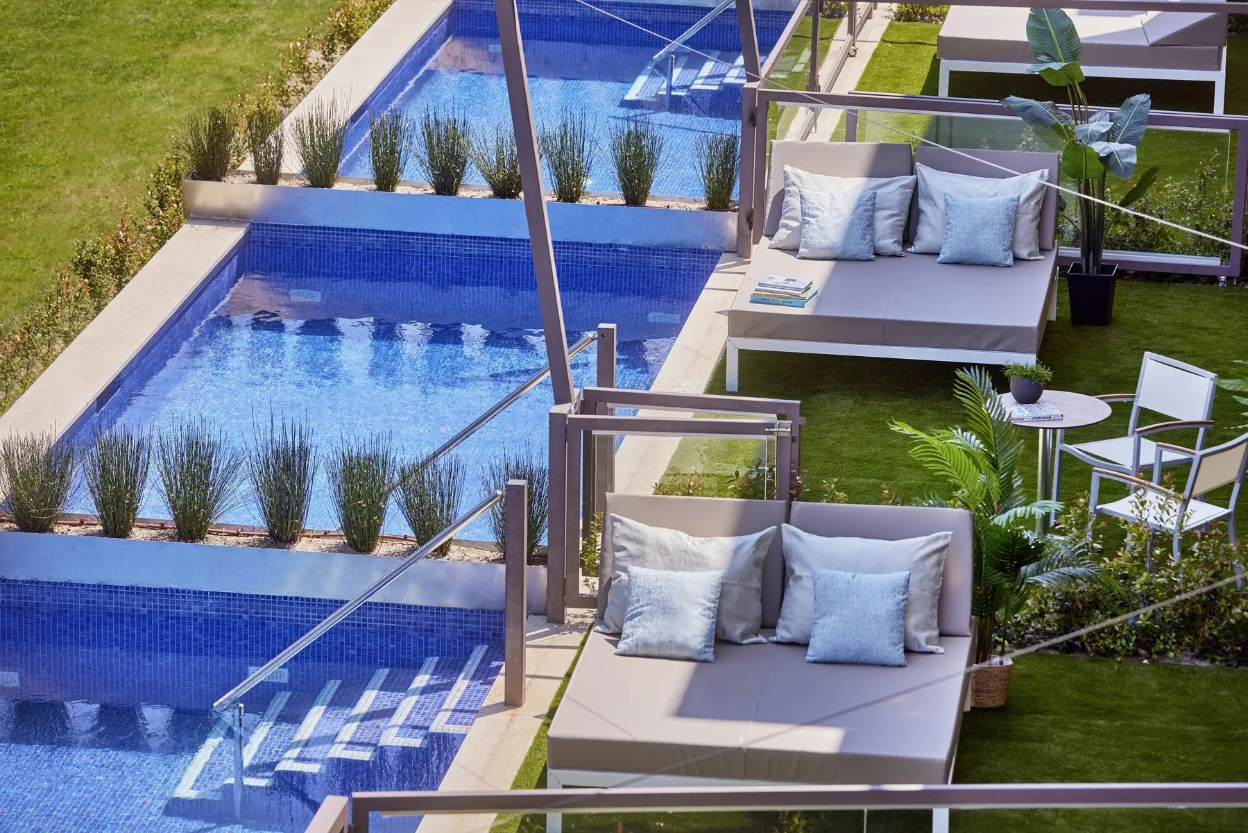 Basen w hotelu Zafiro Mallorca