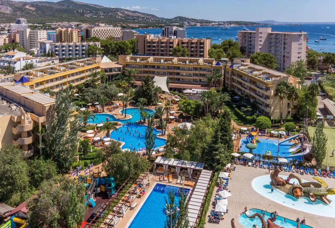 Basen w hotelu Zafiro Palmanova