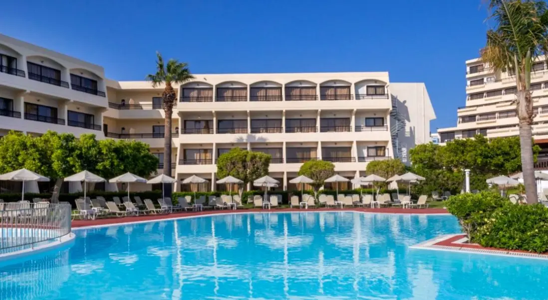 Basen w hotelu Zeus Hotels Sol by Melia Cosmopolitan
