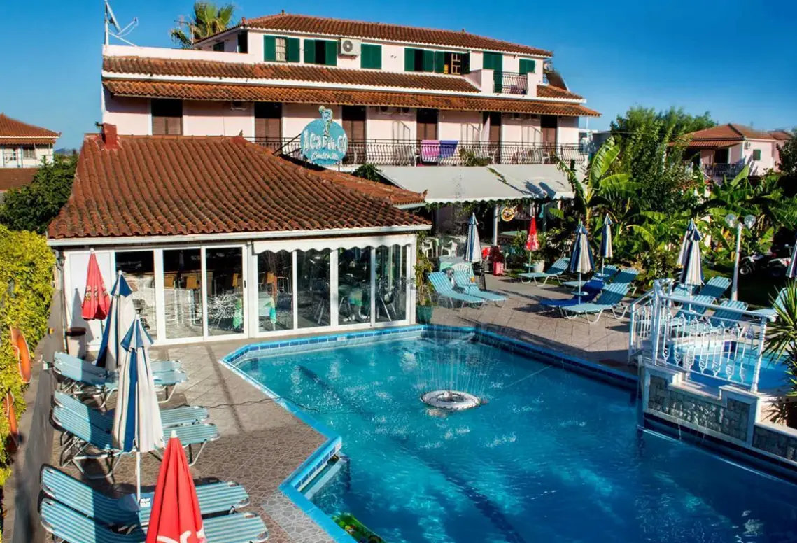 Basen w hotelu Acapulco Marinos 1
