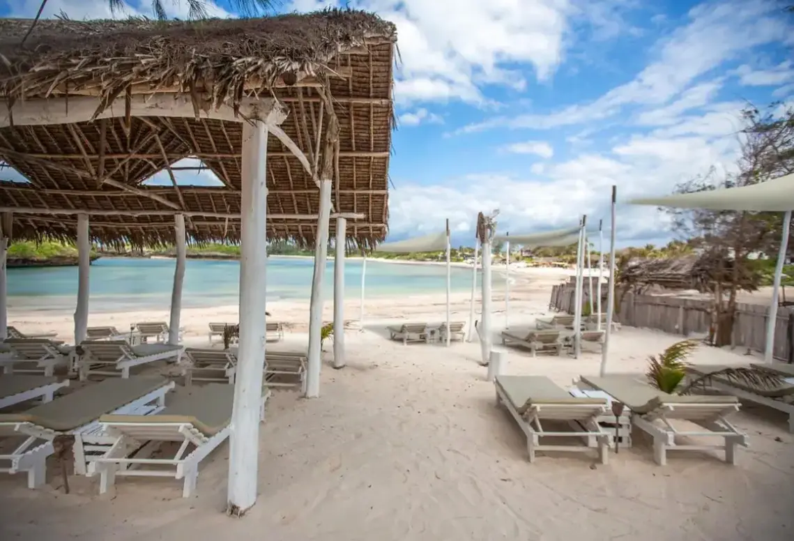 Plaża przy hotelu Ahg Lion Beach Resort