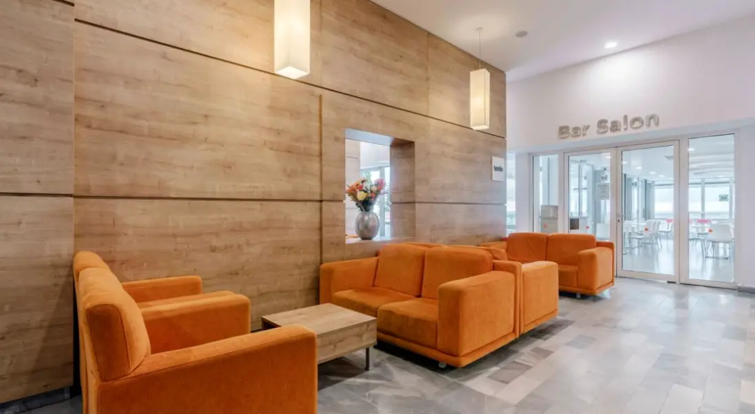 Lobby hotelu AluaSun Helios Beach