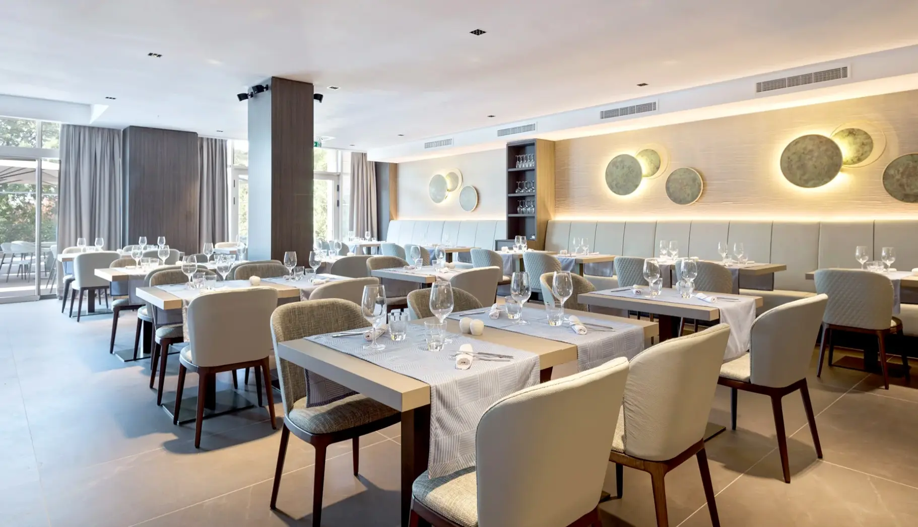 Restauracja i jedzenie w hotelu Ami Budva Petrovac