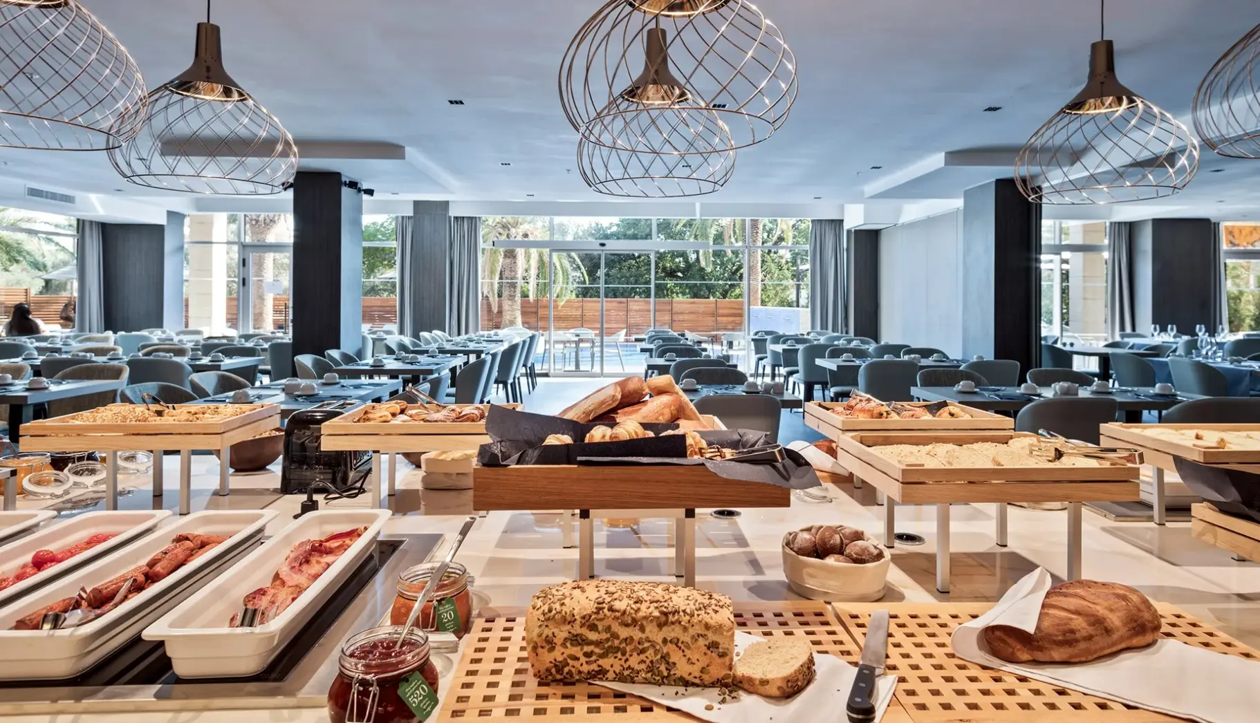 Restauracja i jedzenie w hotelu Ami Budva Petrovac