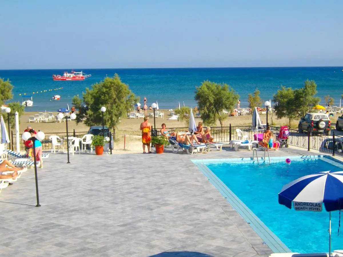 Plaża przy hotelu Andreolas Beach