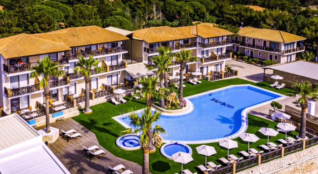 Basen w hotelu Aparthotel Koukis Beach