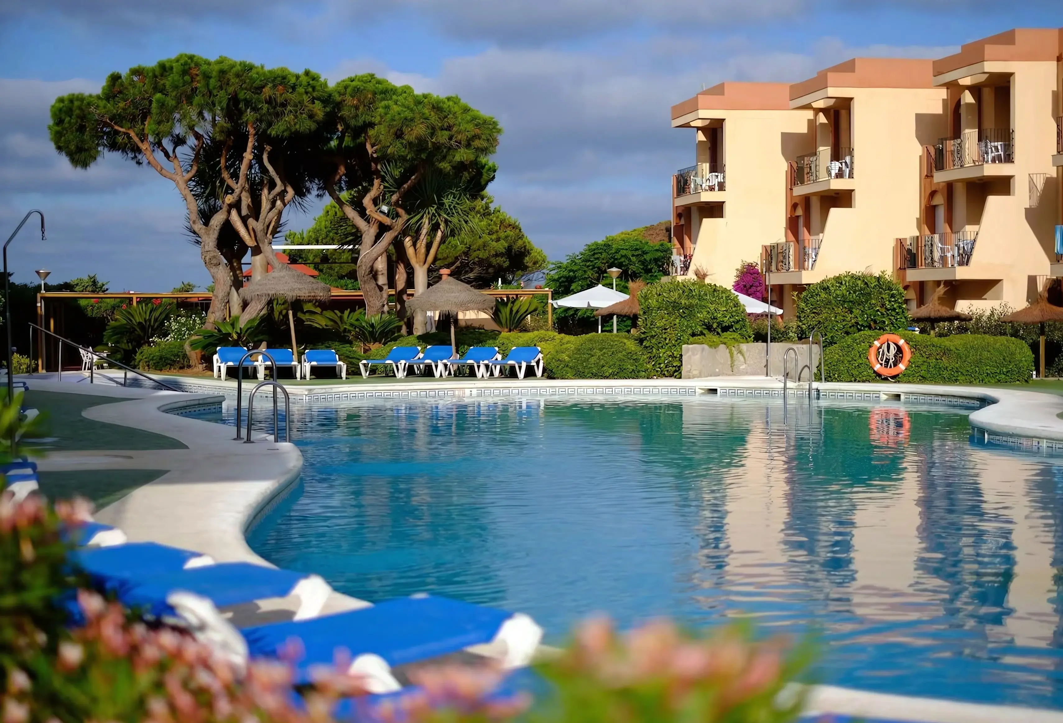 Basen w hotelu Aparthotel las Dunas