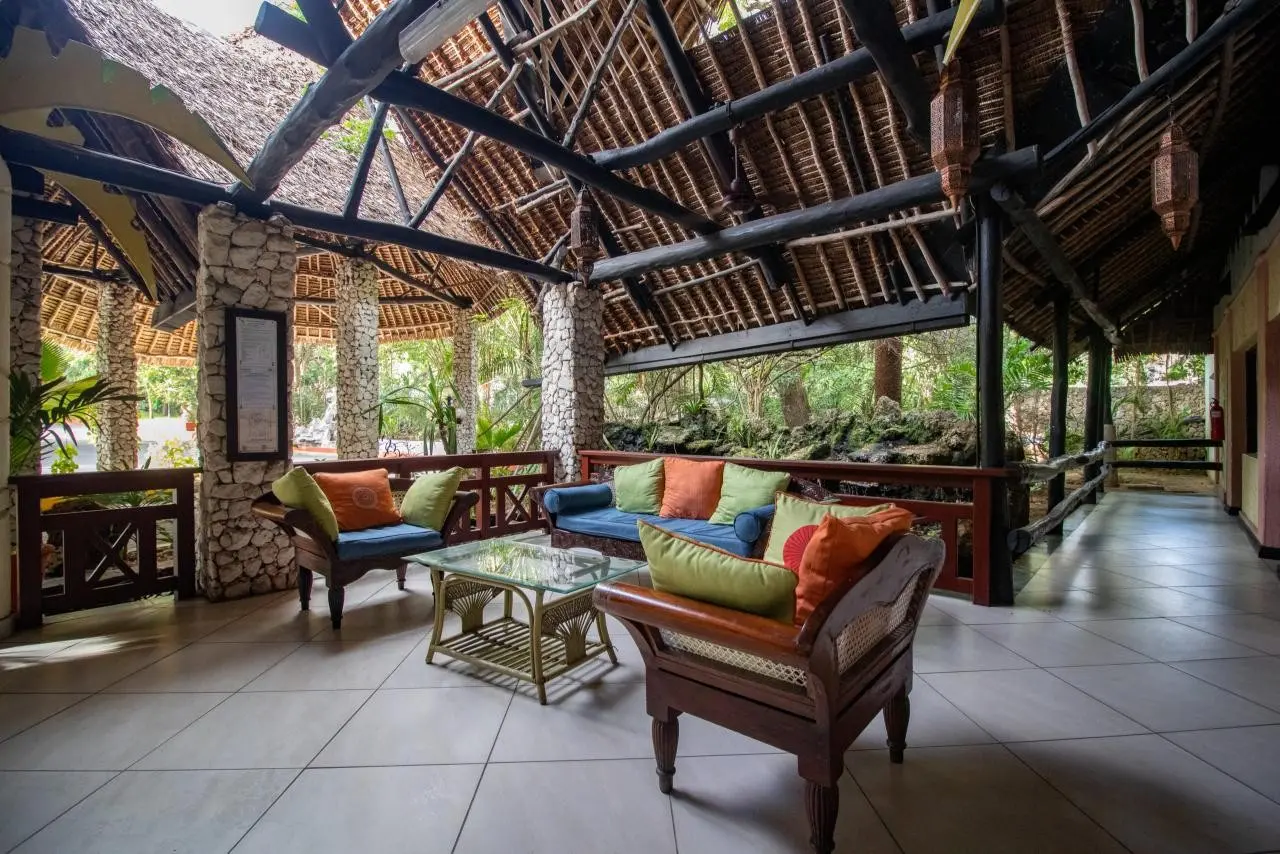 Bamburi Beach — BAMBURI BEACH