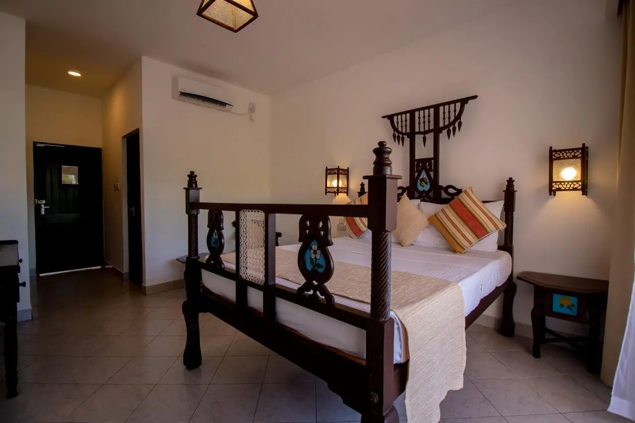 Bamburi Beach — BAMBURI BEACH