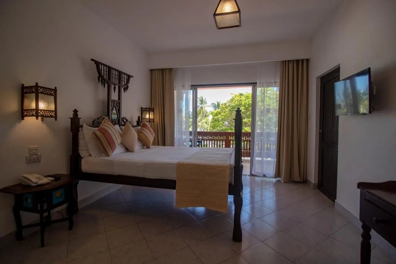 Bamburi Beach — BAMBURI BEACH