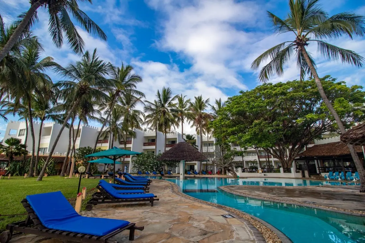 Bamburi Beach — BAMBURI BEACH