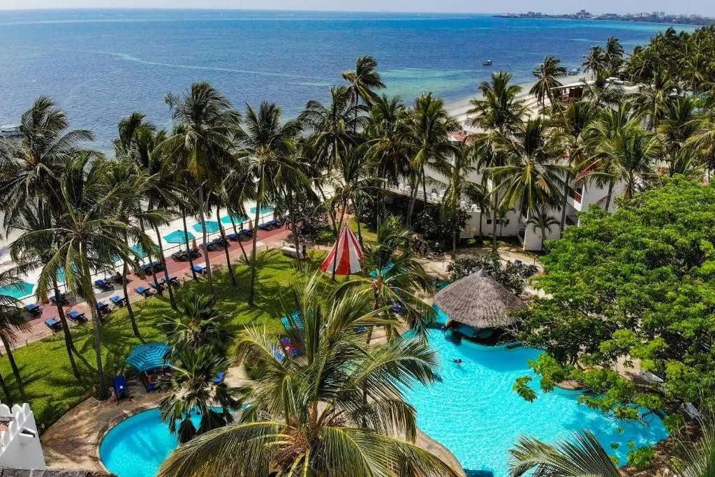 Bamburi Beach — BAMBURI BEACH