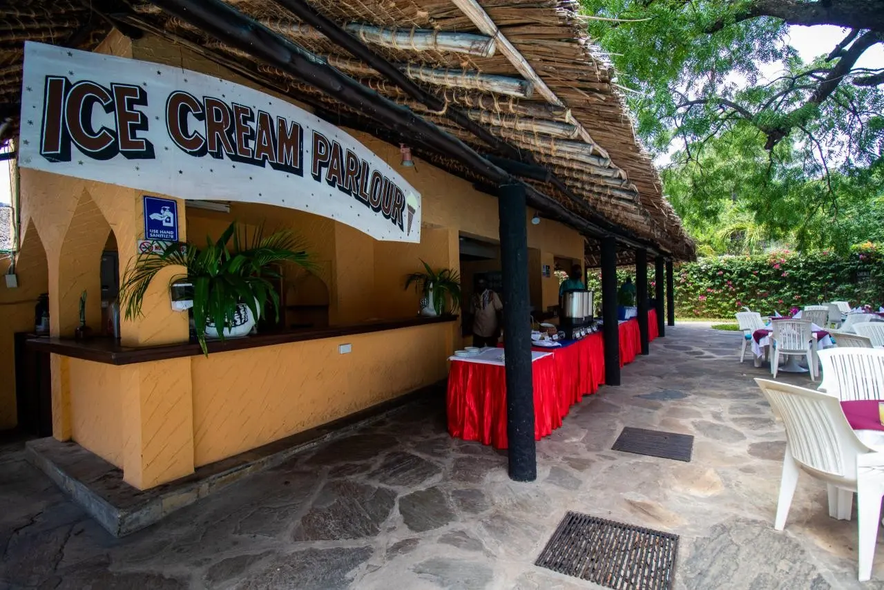 Bamburi Beach — BAMBURI BEACH