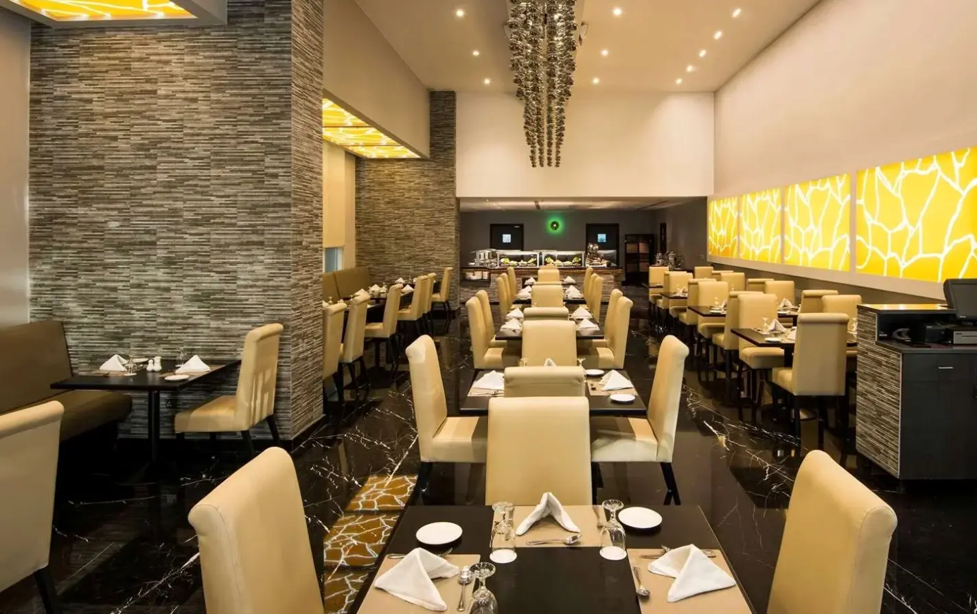 Restauracja i jedzenie w hotelu Best Western Plus Doha
