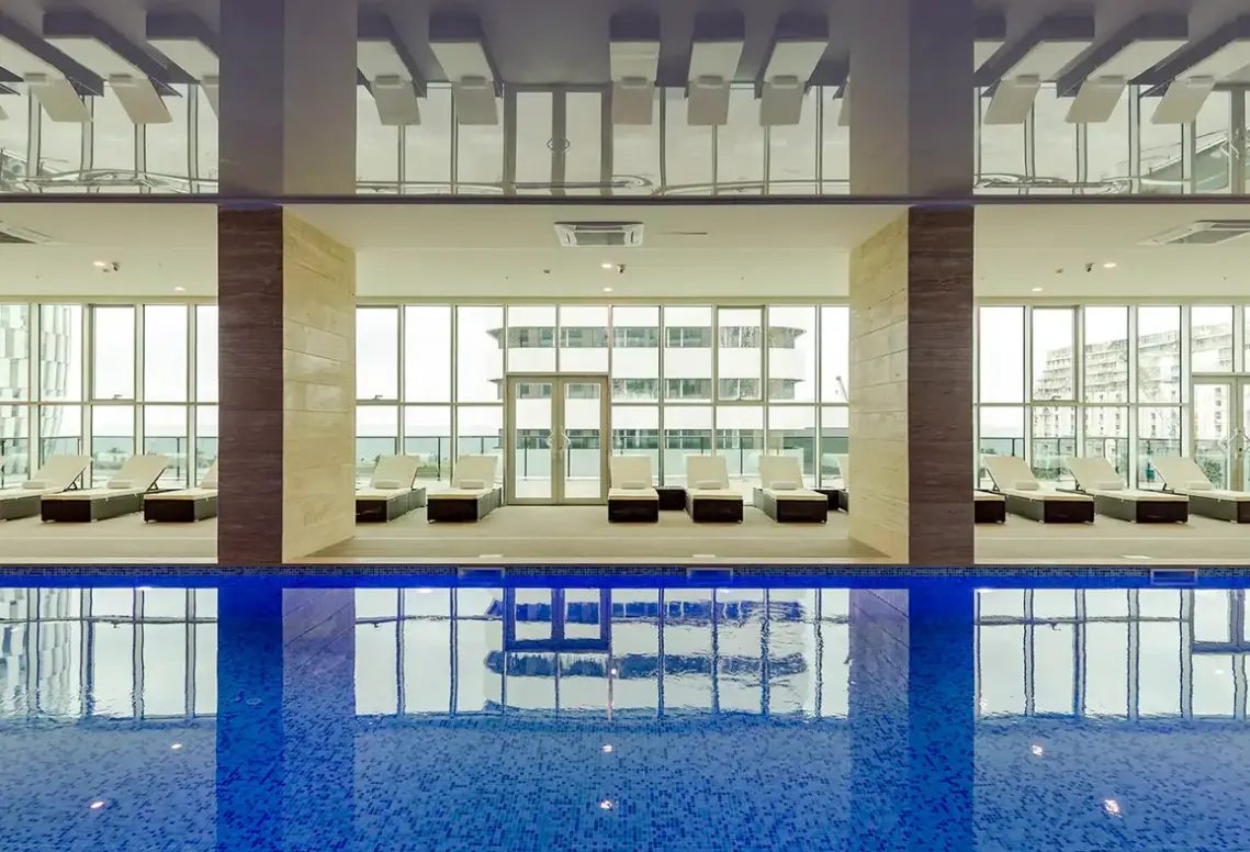 Basen w hotelu Best Western Premier Batumi