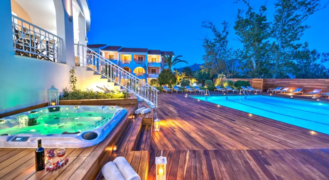 Basen w hotelu Bitzaro Palace