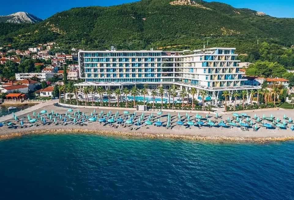 Plaża przy hotelu Carine Hotel Kumbor